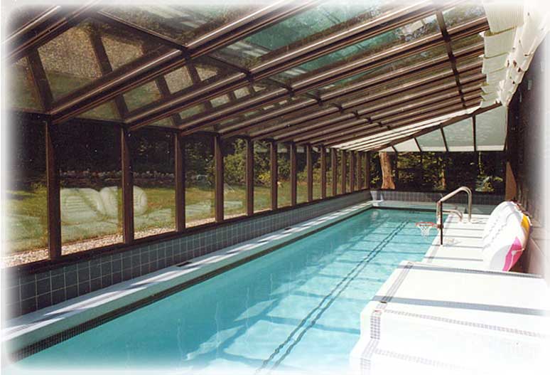 A sloping pool enclosure with a sloping roof design